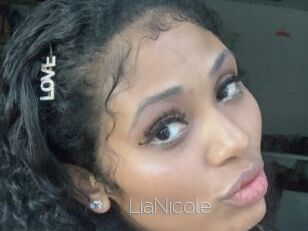 LiaNicole Elle se Gode