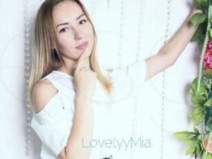 LovelyyMia