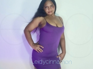 leidycinnamon Elle se Gode