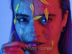 Miaa_stonee
