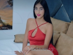 Miadavies19