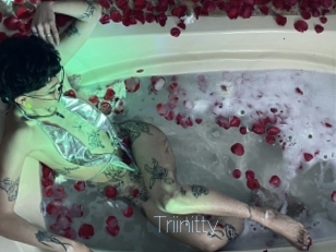 triinitty Elle se Gode